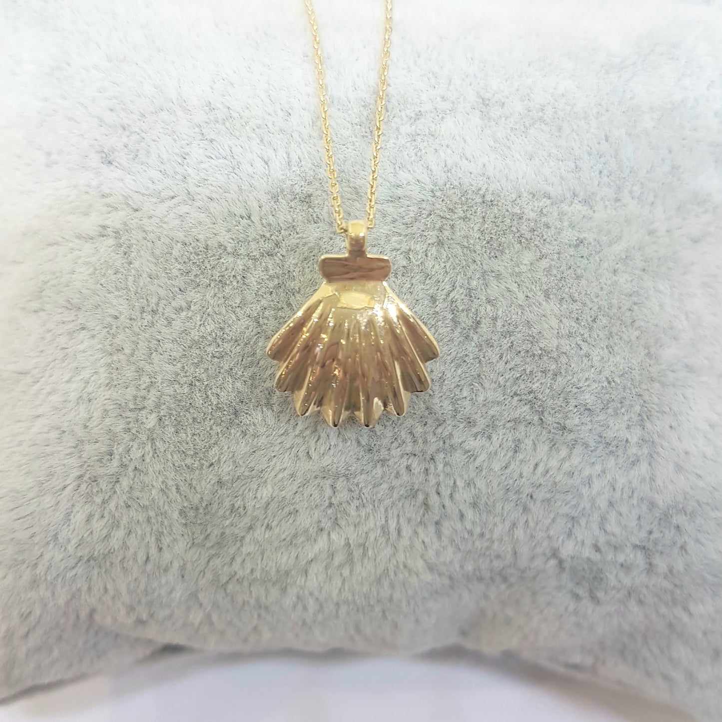 14K Real Solid Gold Sea Shell Design Decoreted with Pearl Charm Dainty Pendant Necklace for women