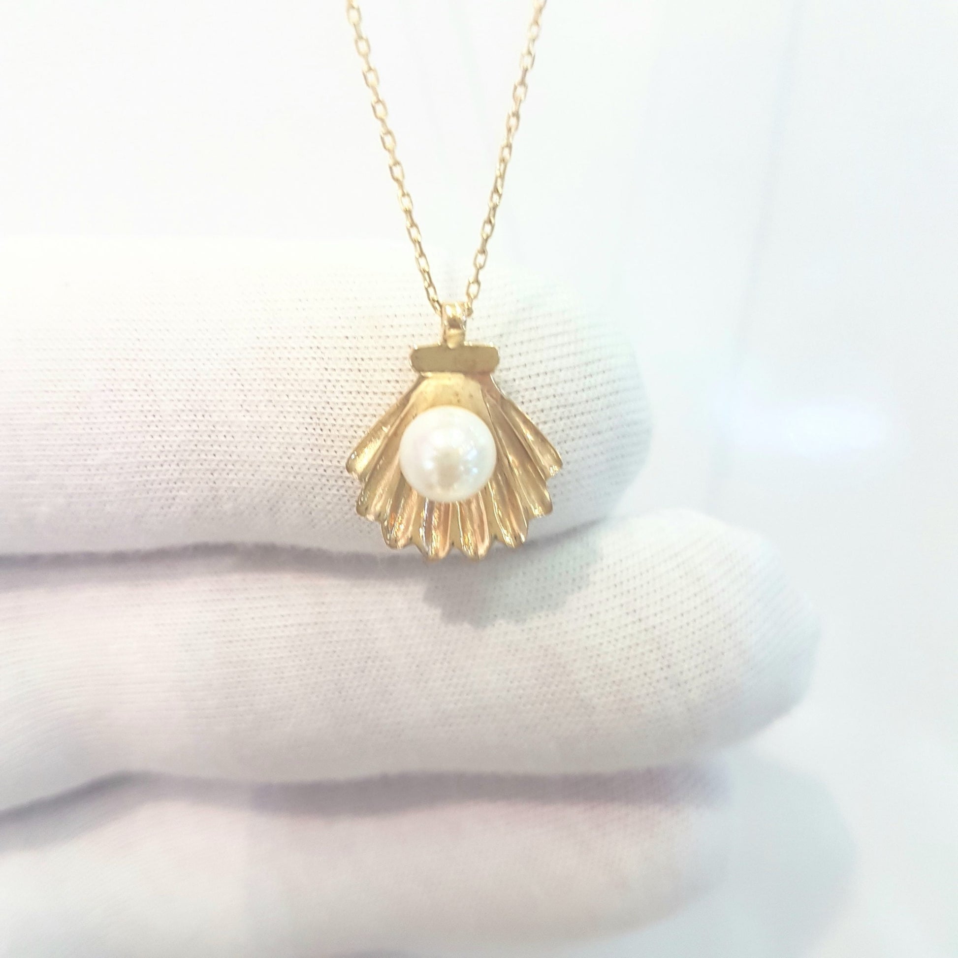 14K Real Solid Gold Sea Shell Design Decoreted with Pearl Charm Dainty Pendant Necklace for women