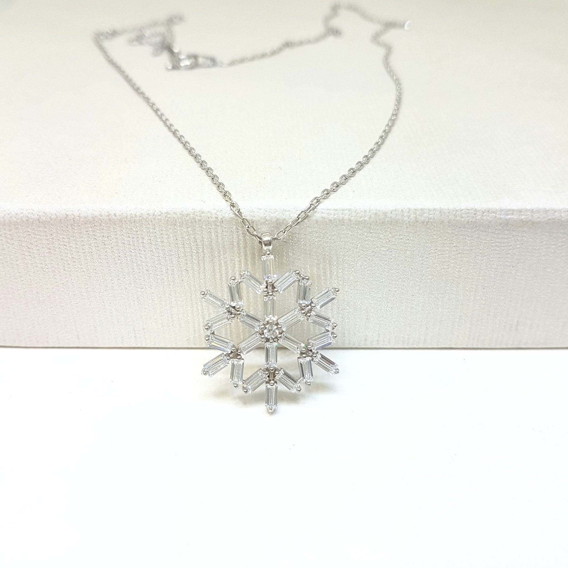 925K sterling silver snowflake necklace for her, dainty charm delicate trendy pendant best birthday gift jewelry girlfriend mom