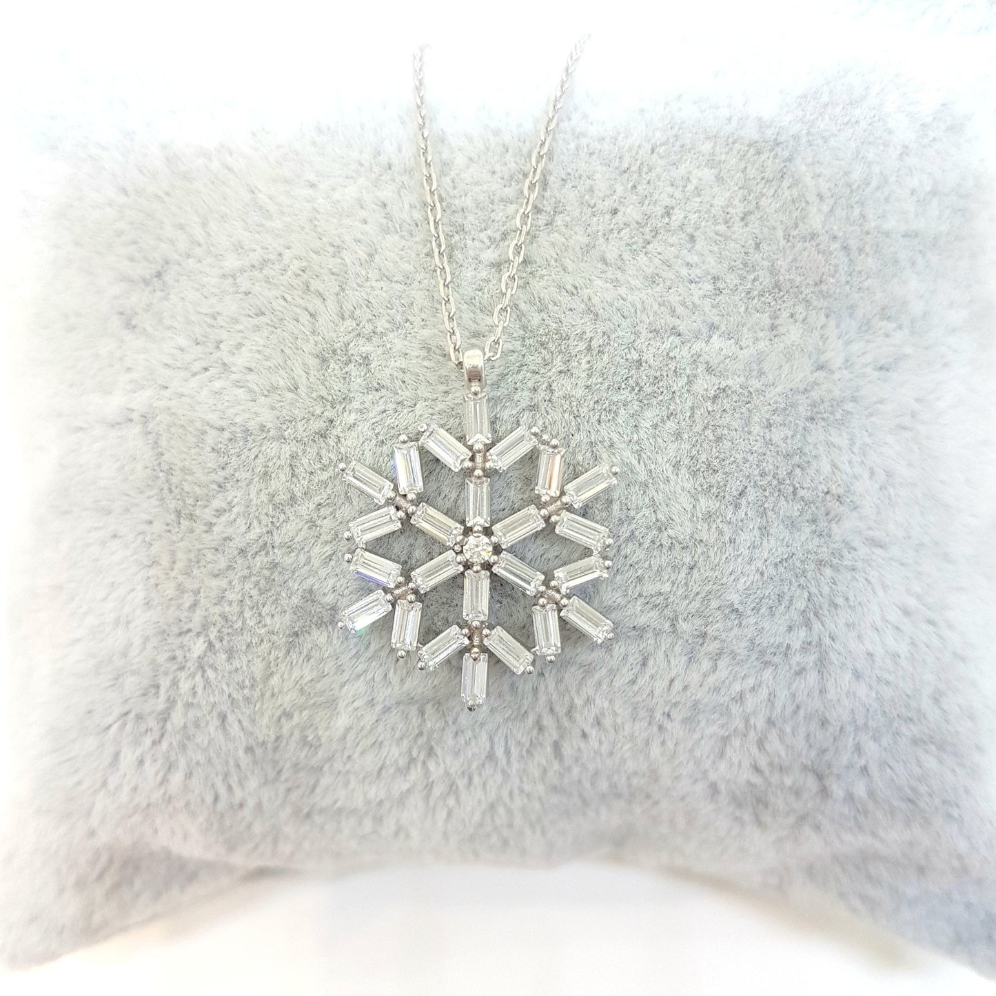 925K sterling silver snowflake pendant necklace, Dainty Charm Delicate Trendy Pendant Necklace best birthday gift for women Jewelry girlfriend mom