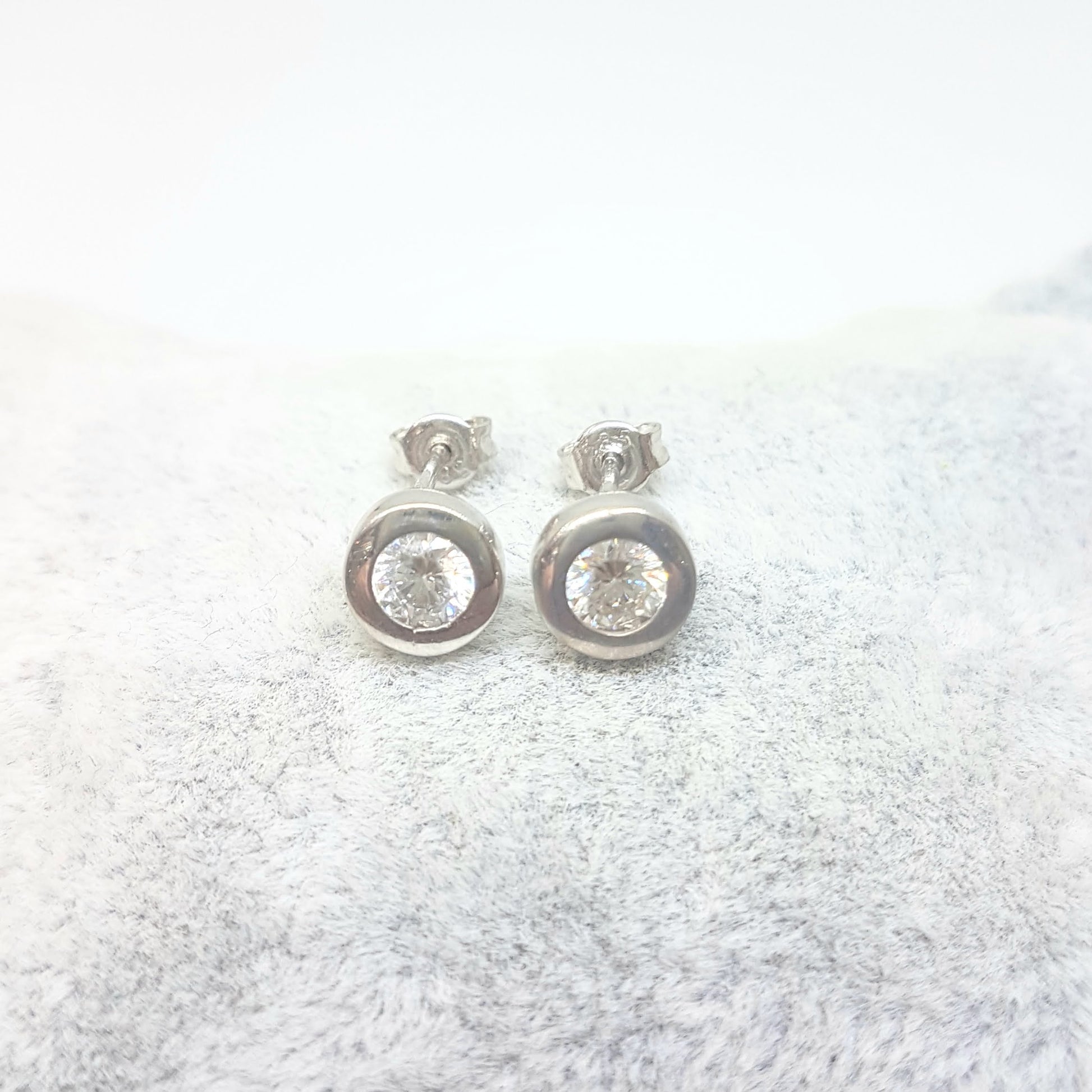 Round Bezel Stud Earrings with Zirconia Stone 14K White Solid Gold Charm Dainty Jewelry for Women